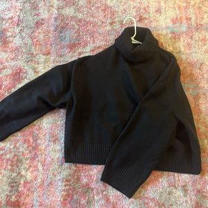 H & M sweater NWOT, never been worn,